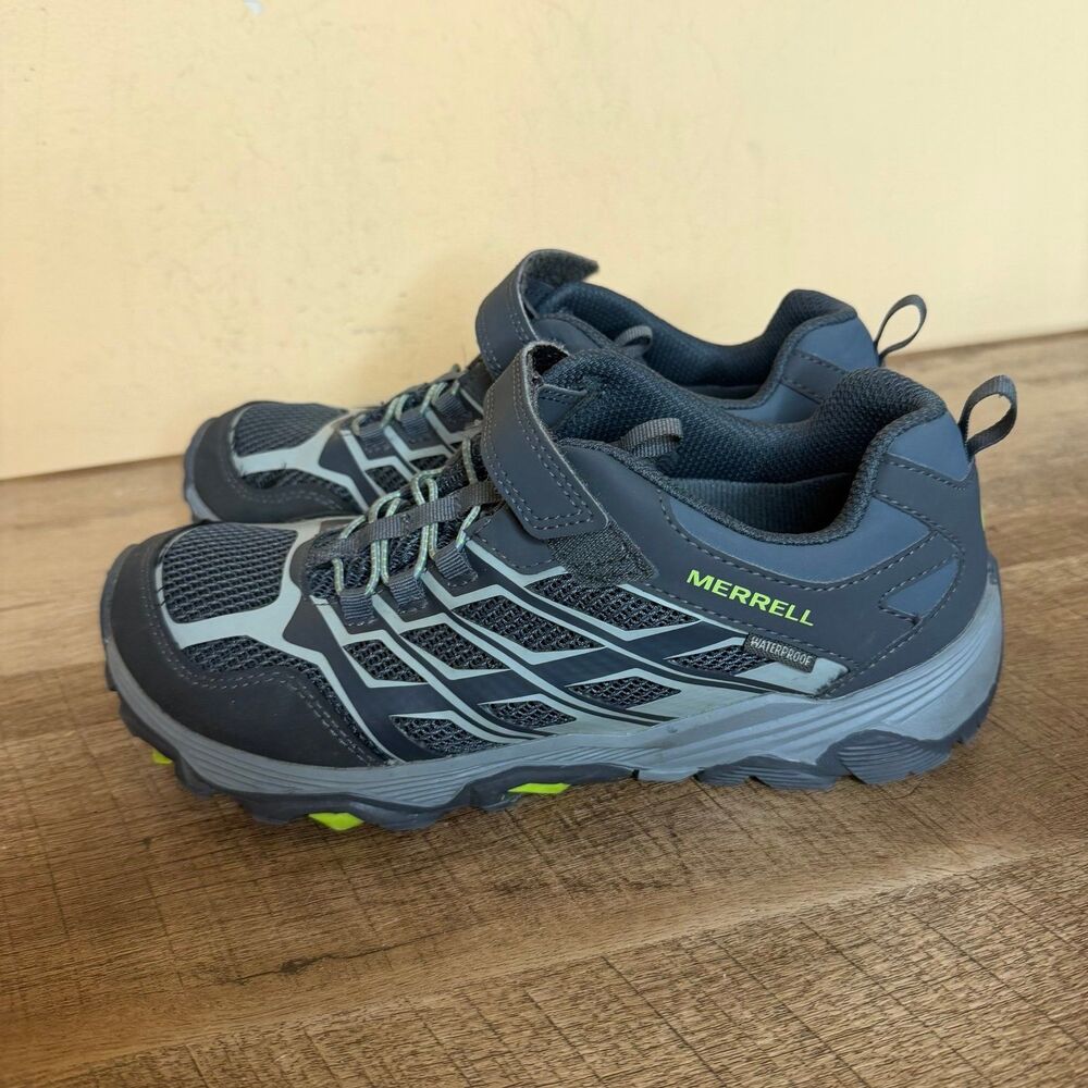 Merrell Kids' Moab FST Low Waterproof hiking shoes size 5.5